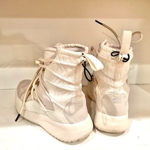 Nike Tanjun all white boots
